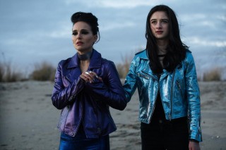 Natalie Portman en Raffey Cassidy in Vox Lux