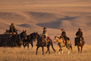 Xander Berkeley, Nicolas Cage, Fred Hechinger en Jeremy Bobb in Butcher's Crossing