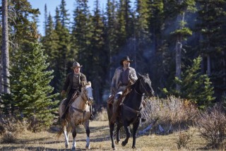 Fred Hechinger en Nicolas Cage in Butcher's Crossing