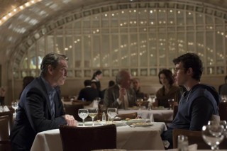 Pierce Brosnan en Callum Turner in The Only Living Boy in New York