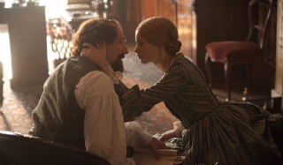 Ralph Fiennes en Felicity Jones in The Invisible Woman