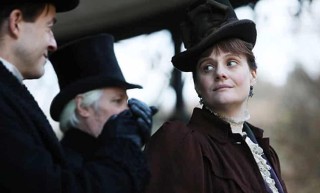 Patrick Kennedy en Romola Garai in Miss Marx