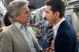 Michael Douglas en Shia LaBeouf in Wall Street: Money Never Sleeps