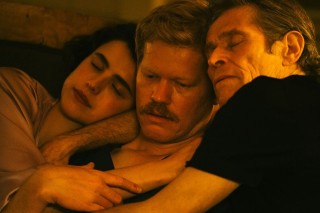 Margaret Qualley, Jesse Plemons en Willem Dafoe in Kinds of Kindness