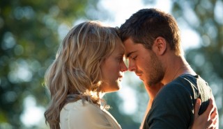 Taylor Schilling en Zac Efron in The Lucky One