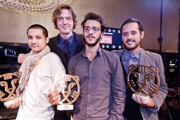 IFFR 2015 Hivos Tiger Awards winnaars met festivaldirecteur Rutger Wolfson. Foto Felix Kalkman.