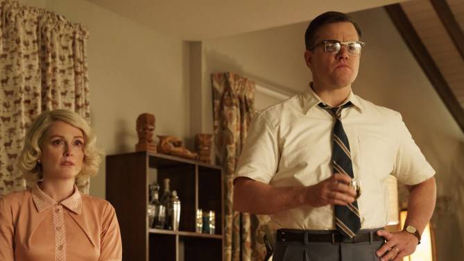 Beeld uit Suburbicon van George Clooney met Matt Damon