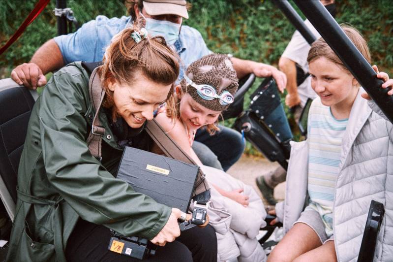 Op de set van Het Smelt met Veerle Baetens, Amber Metdepenningen en Rosa Marchant © 2021 Savage Film/Thomas Sweertvaegher