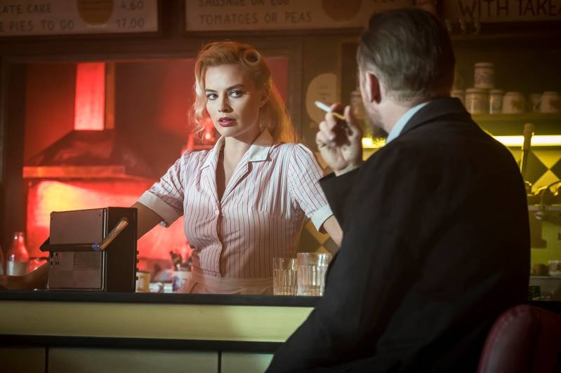 Margot Robbie en Simon Pegg in Terminal