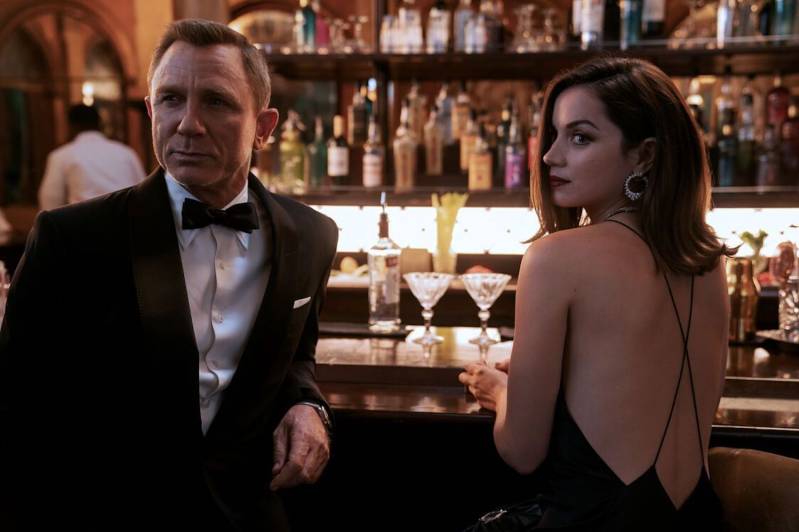 Daniel Craig en Ana de Armas en No Time to Die