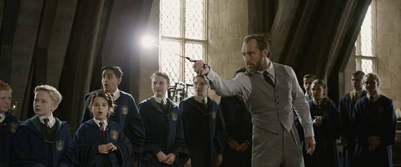 Jude Law in FANTASTIC BEASTS: THE CRIMES OF GRINDELWALD